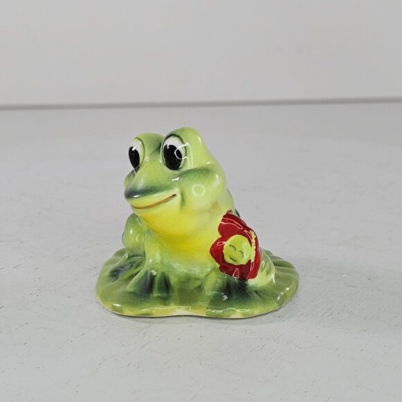 Vintage Josef Originals Ceramic Frog Figurine Lily Pad Red Flower - Picture 2 of 8